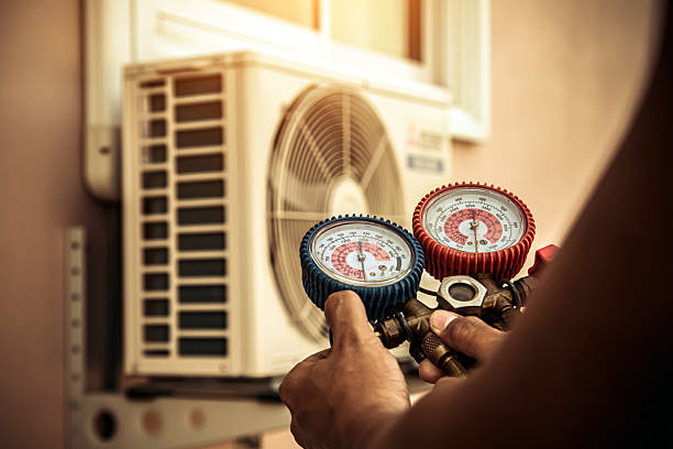 Professional Hvac technician working in Amherst, TX